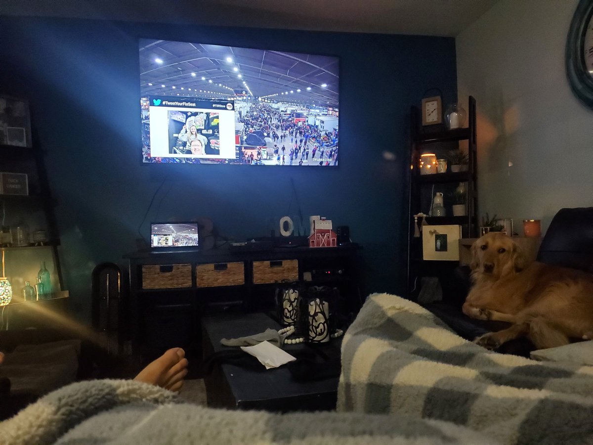 #tweetyourfloseat 
Lovin' the chili bowl action from Canada!