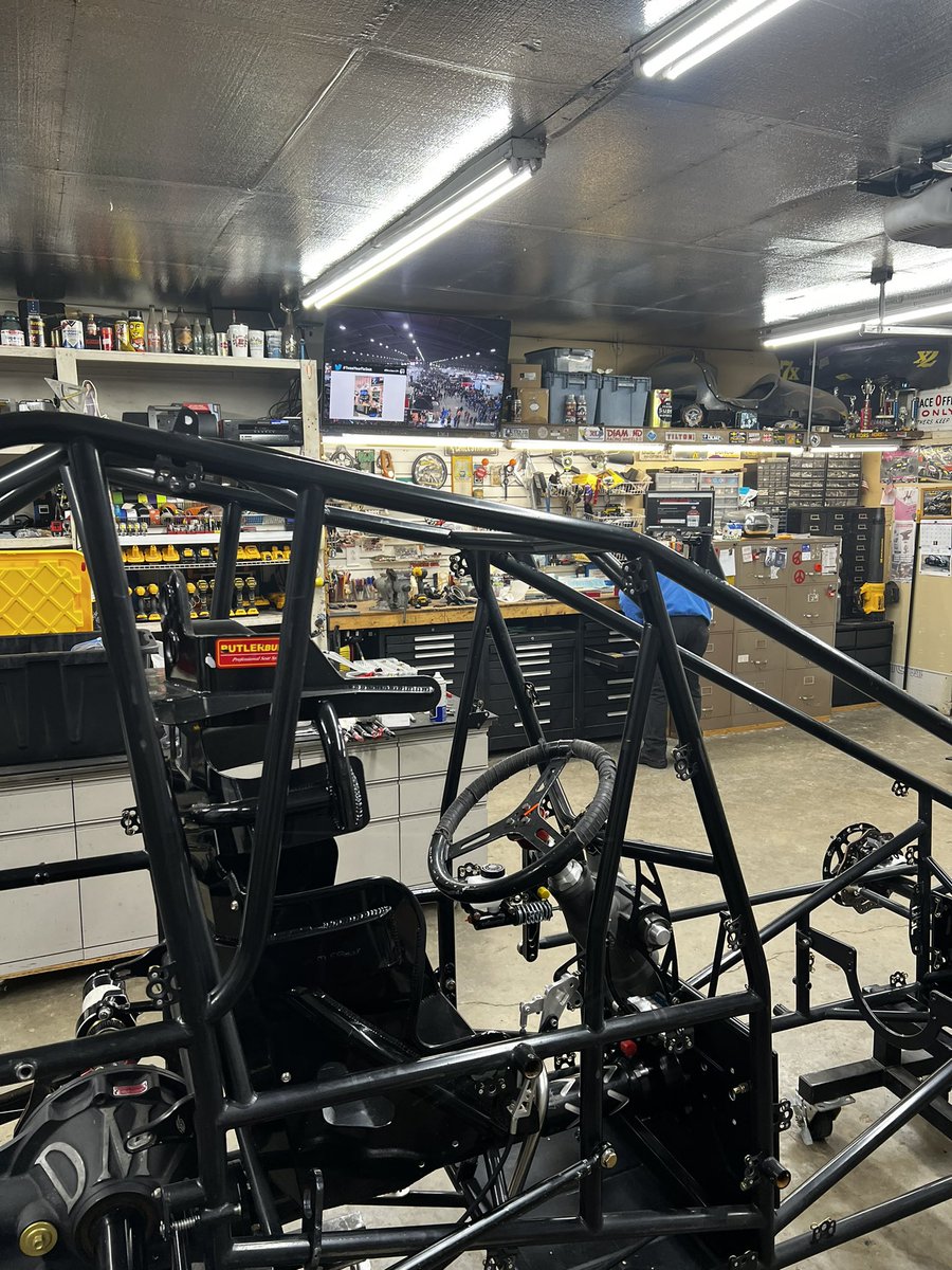 Watching <a href="/FloRacing/">FloRacing</a> <a href="/cbnationals/">Chili Bowl Nationals</a> from #Minnesota DONCO shop! #tweetyourfloseat #nos