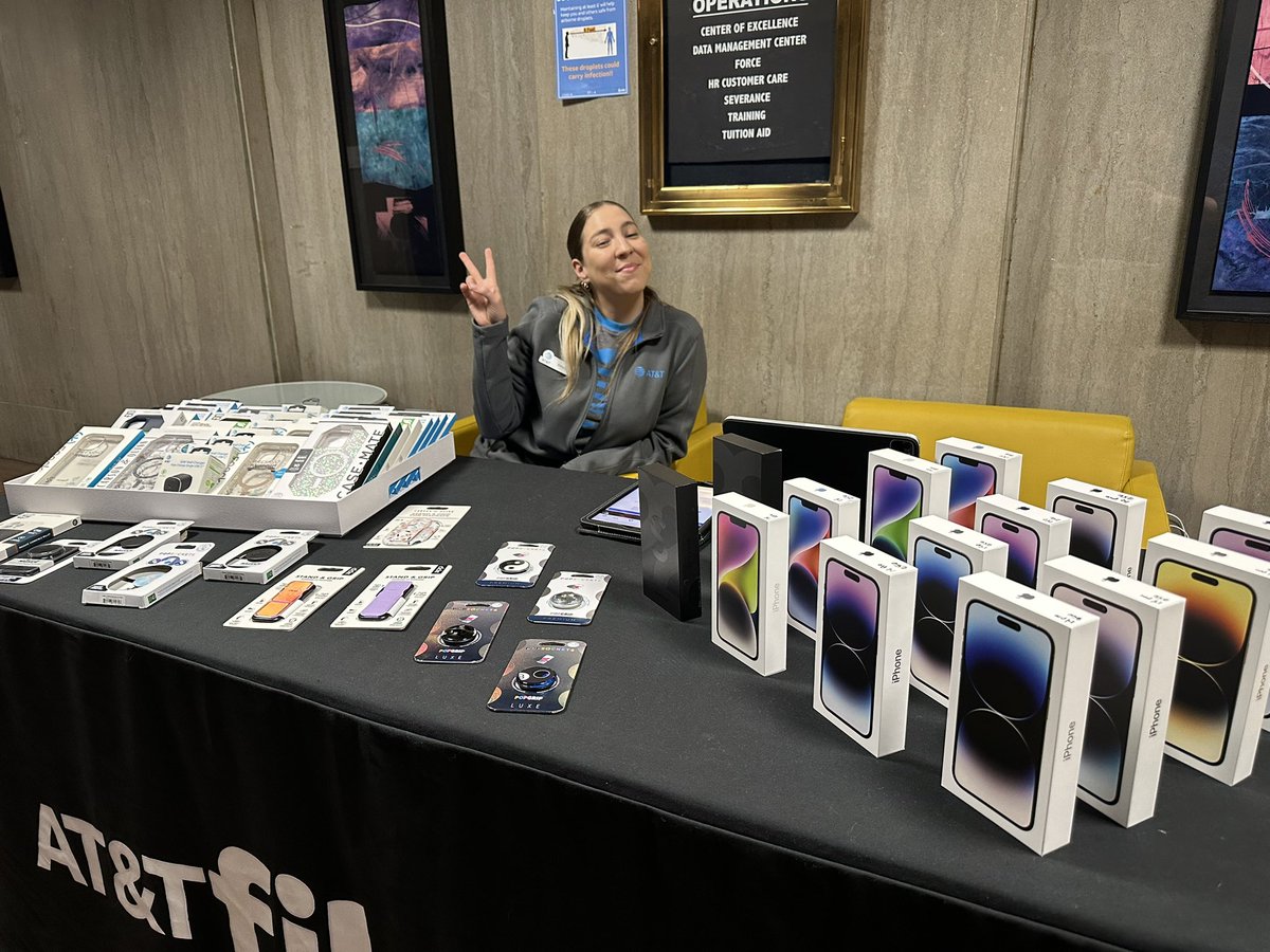 HunterInSTX's tweet image. Had a great #tableday  with @BrittanyAtAtt supporting our HR team at #AuditoriumCircle today! Thank you @LuisSilva_STX for helping make this happen!!! Much love to our @ATT family! See you all again soon!!! 💙💙💙