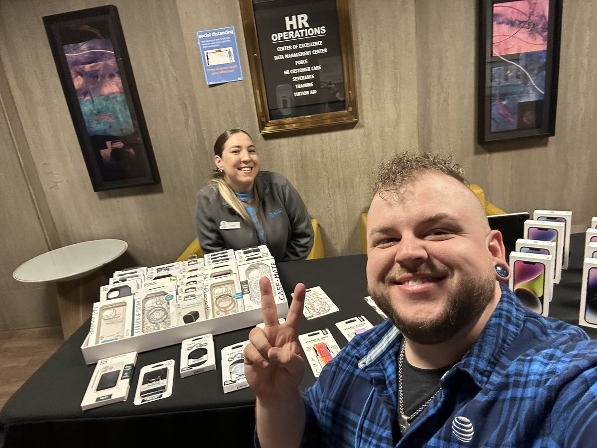 HunterInSTX's tweet image. Had a great #tableday  with @BrittanyAtAtt supporting our HR team at #AuditoriumCircle today! Thank you @LuisSilva_STX for helping make this happen!!! Much love to our @ATT family! See you all again soon!!! 💙💙💙
