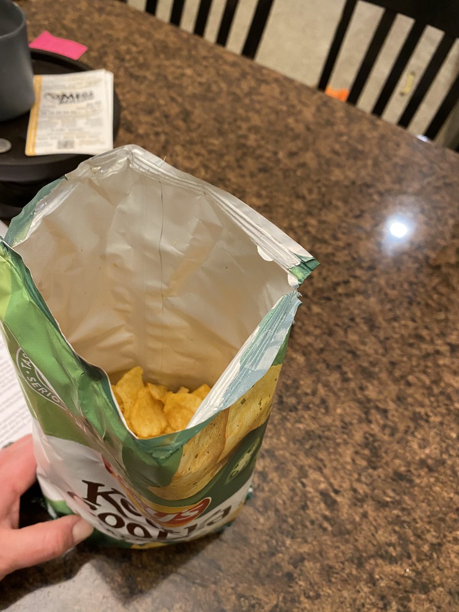 B2theShinn's tweet image. Hey @Fritolay do you think this is cool. I fr just opened this bag. #RipOff