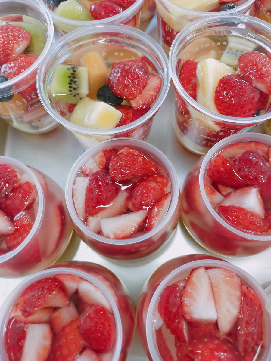 おはようございます🍮
このあと10:00からオープン致します。
今日は薪ストーブ🔥

【メニュー】
松並木坂プリン
クラッシュコーヒーゼリー乗せプリン
イチゴとプリン
カラフルゼリー
冬のパンナコッタ

ガツンとイチゴミルク
アップルケール
アップルキャロット
オリジナルブレンドコーヒー