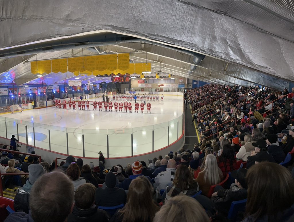 It’s been a while @VOCMOpenline Hockey is alive and well in Deer Lake tonight for the @IslaviewWings home opener!