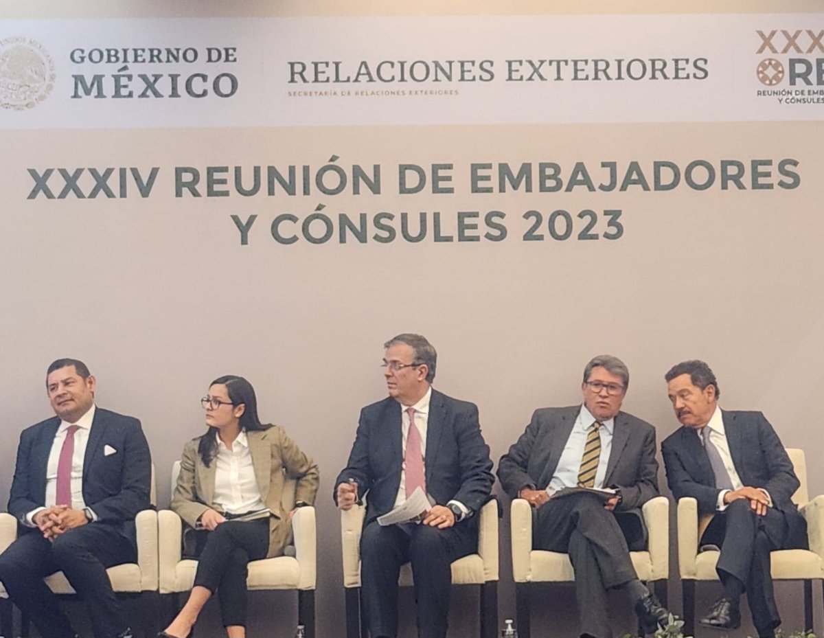 Claudia Delgadillo (@clauddelgadillo) on Twitter photo Estuve presente en la Reunión de Embajadores y Cónsules 2023 en la que Diputadas y Diputados de la coalición #JuntosHacemosHistoriatodo sostuvimos una reunión con nuestro Canciller <a href="/m_ebrard/">Marcelo Ebrard C.</a>, seguimos trabajando para que siga la #Transformación. Estuve presente en la Reunión de Embajadores y Cónsules 2023 en la que Diputadas y Diputados de la coalición #JuntosHacemosHistoriatodo sostuvimos una reunión con nuestro Canciller <a href="/m_ebrard/">Marcelo Ebrard C.</a>, seguimos trabajando para que siga la #Transformación.