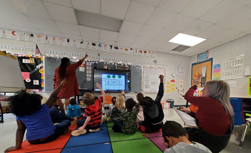 Thank you Mrs. Hicks and <a href="/mrsmorris_lrs/">Mrs. Reynolds-Morris</a> for teaching us to keep our heart words close to our heart! <a href="/cburgelem/">ChildersburgElem</a> <a href="/TCBOE/">Talladega Co Schools</a>  <a href="/AMKING91/">Alisha King M.Ed</a> #cestigercubs