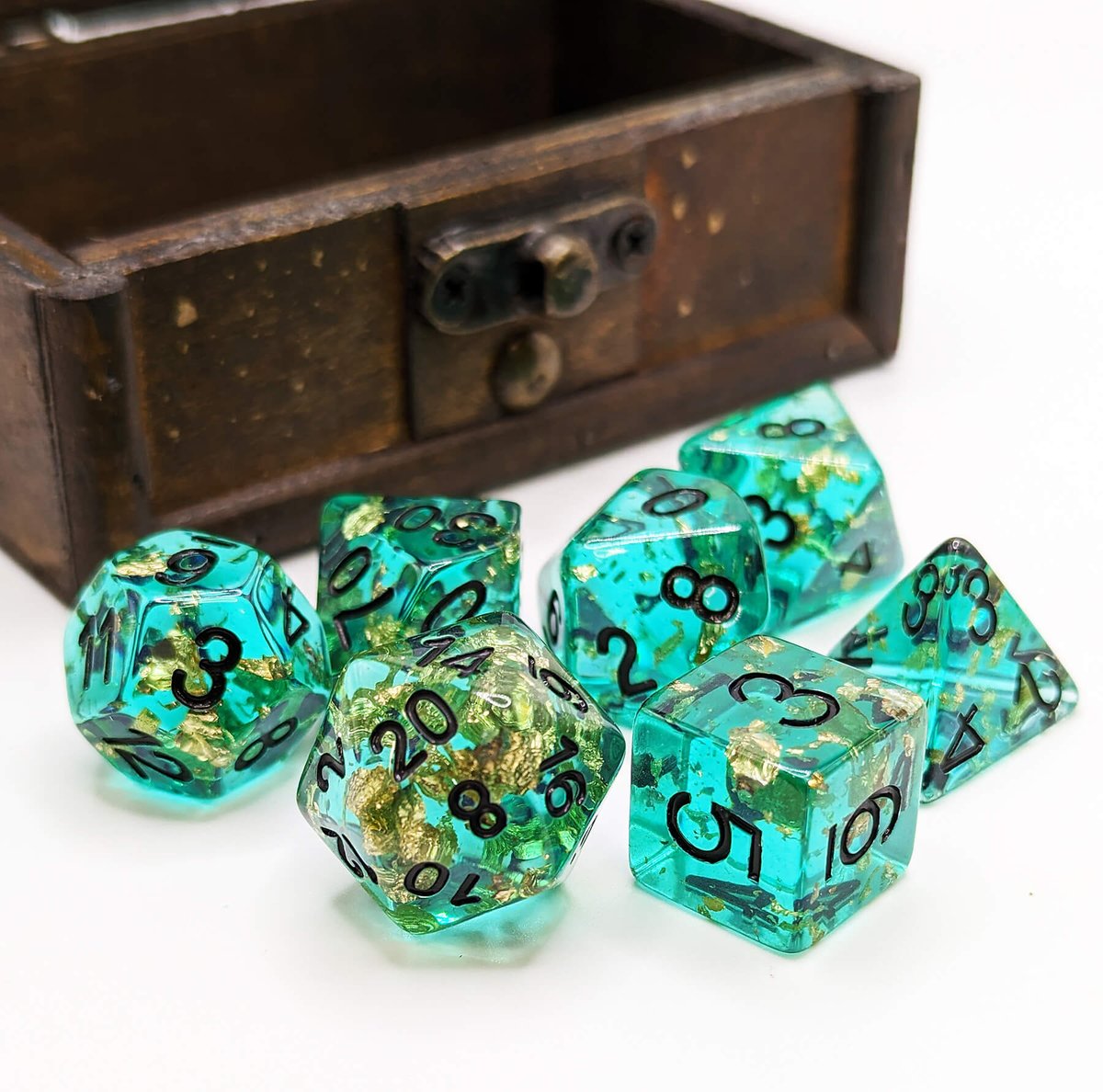 Dragon’s Tears dice. On a scale of 1 to 10, they’re a nat 20.
darkelfdice.com/products/confe…
#dice #dnddice #ttrpg #nat20