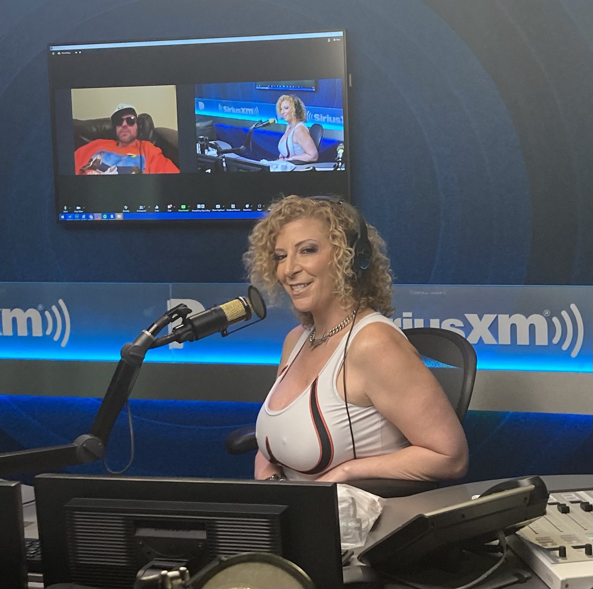 💥@Rude_Jude chopped it up w/ @SaraJayXXX today on the #AllOutShow & talked about her career + answered a ton of listener questions…

If you missed it, catch it on the SXM app tonight!
🧨
@SaraJay 
@sarajaycbd 
@wyde_syde