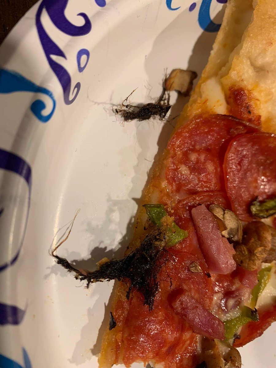 allipetti's tweet photo. @pizzahut That’s definitely not an olive. 🤢 https://t.co/AwdMQuq7hB