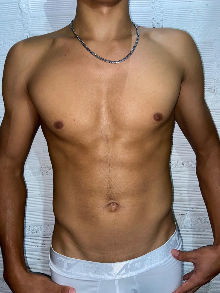 thekinghot69's tweet photo. Que tal mi cadenita 😈😏🔥🥵 #hotboy 
Sígueme y te sigo 😏🤭 https://t.co/eeBPDA7K6y