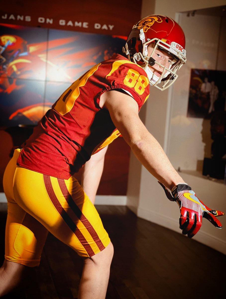 BearTenney's tweet photo. After a Great conversation with @CoachZachHanson I’m Grateful to have earned an OFFER from The University Of Southern California!! @uscfb @LincolnRiley #FightOn ✌️ https://t.co/GgwbGBtH9c