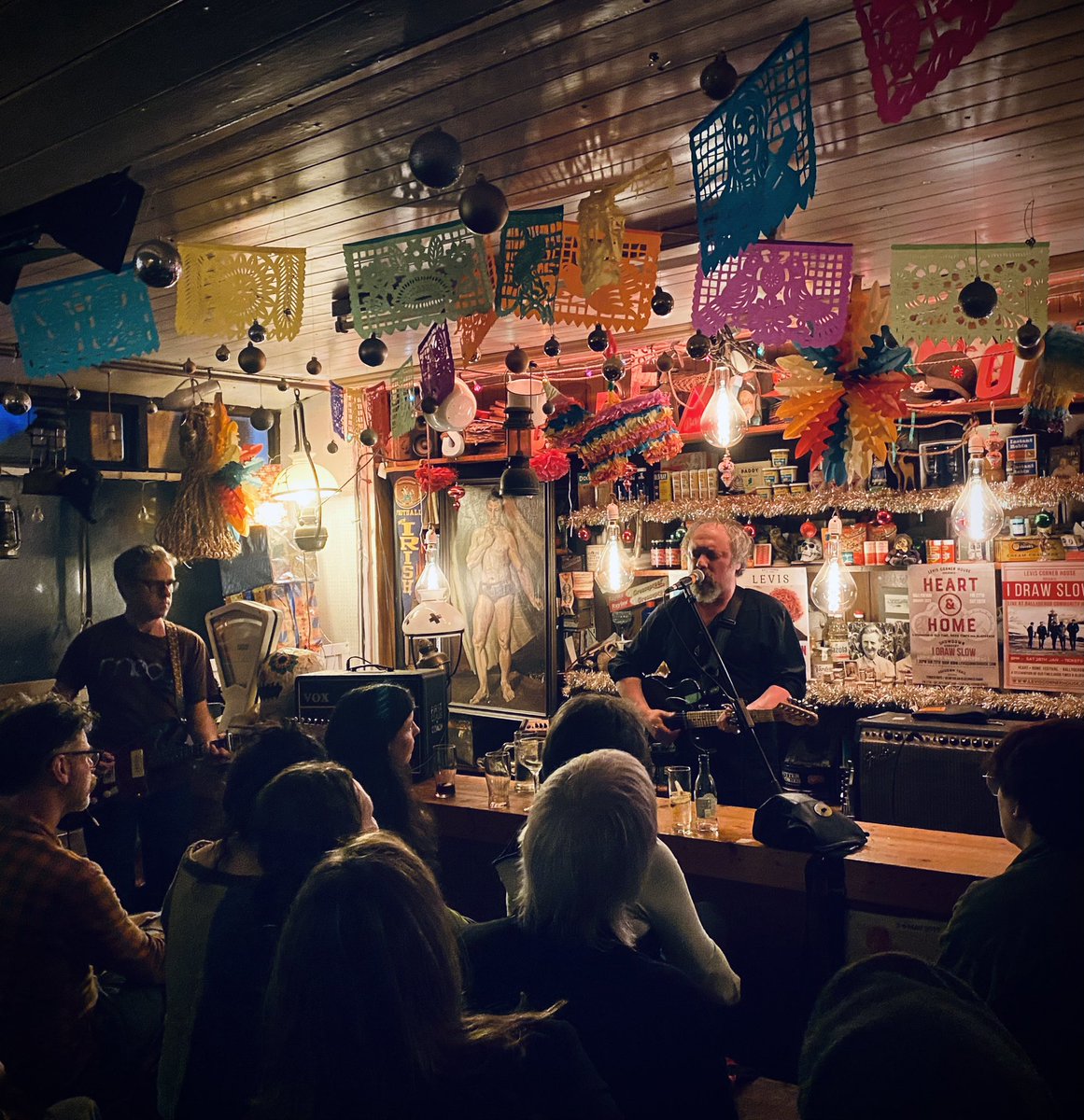 We’ll, that was predictably magic. Ken ‘August Wells’ Griffin with <a href="/LevisBallydehob/">leviscornerhouse</a> in the palm, with Reuben assisting. No pics of Brian Mooney because we were all too transfixed. Stunning.