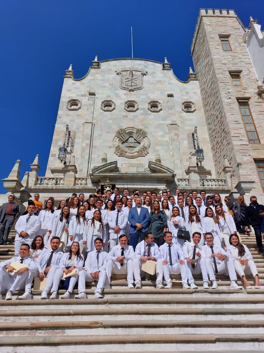 doctormosqueda's tweet photo. #PadrinoDeGeneración #SoyUG
#TodosSomosUG 🐝🐝 https://t.co/ZDdQlI9Ask