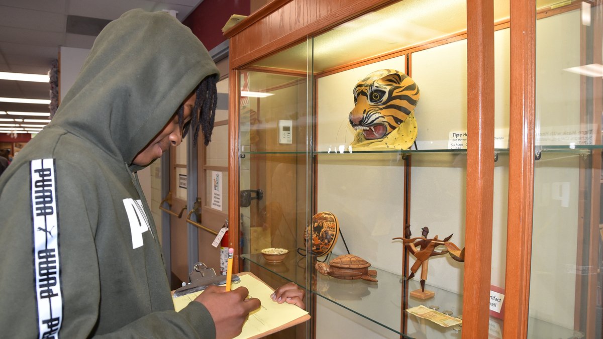 AMSA_Cyclones's tweet photo. On Jan. 6, 8th graders immersed themselves in Latin culture with the school’s annual cross-curricular event - Unmasking the Cultures of Latin America Day. Students observed an exhibition of masks and artifacts, watched a musical performance &amp; more!

Read: https://t.co/uKi0D0xWgm https://t.co/d2TiobmFvm