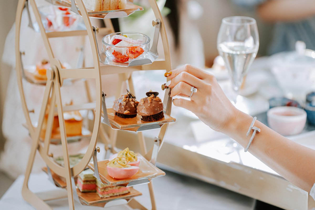 On this wheel of fortune, every slice is a winner. 🎡

Sample your way through a golden collection of housemade delicacies every weekend during our 'Let Them Eat Cake!' Afternoon Tea service.

Available Saturdays &amp; Sundays, 11:30am - 1:30pm. Reserve on Tock. #HTastingLounge