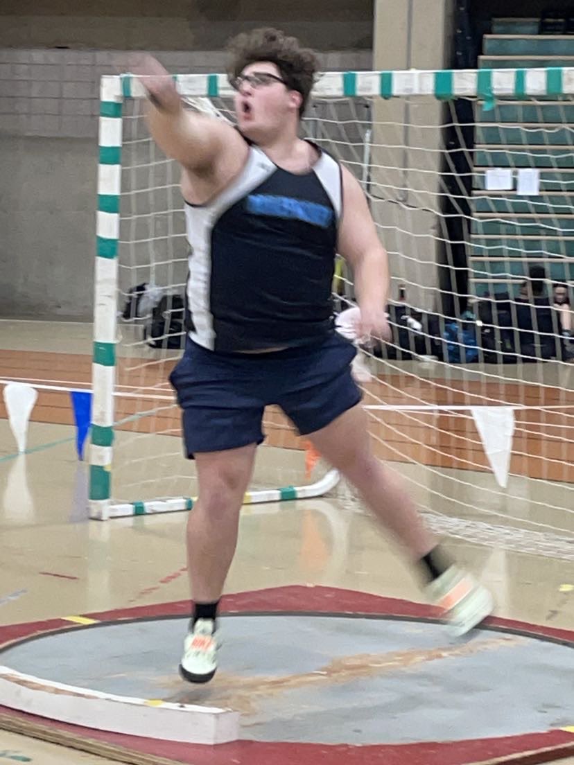 squalethrows's tweet photo. Fantastic meet yesterday. Set 3 new PR’s with my best throw being 44’ 1.5”. Also got in my yearly sprint, running a 55 with my time being about 8 sec (@DHester54 smoked me tho) #shotput #sprinting @MahwahXCTF https://t.co/7URu0MNHQ3