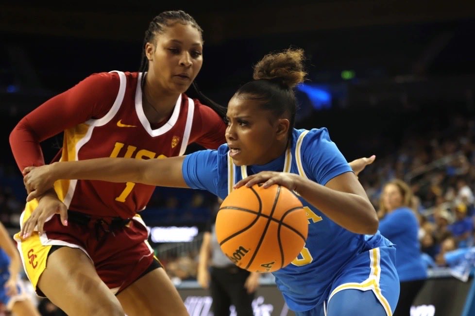 CalSparksClub's tweet photo. That ⁦@USCWBB⁩ ⁦@UCLAWBB⁩  RIVALRY- We cant loose , Go Team 💙💛 Love yall ⁦@LondynnThaCutie⁩ ⁦@taylor_bigby⁩  Jones Fam, Bigby Fam = #CSFAM https://t.co/zW7BiNE3ii