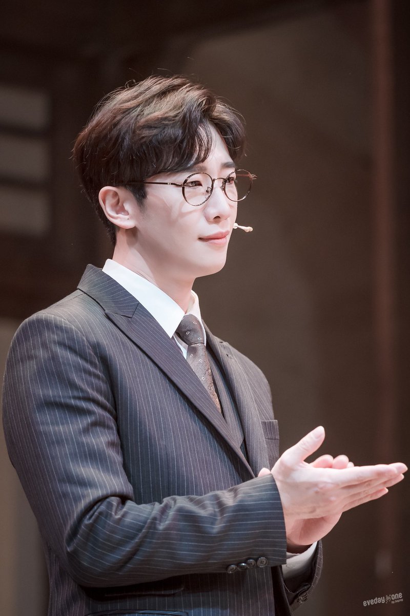 roadtohell00's tweet photo. 세훈아
원고지 좀 부탁한다
                                                (히힛)

? https://t.co/7DPe260Qa3
