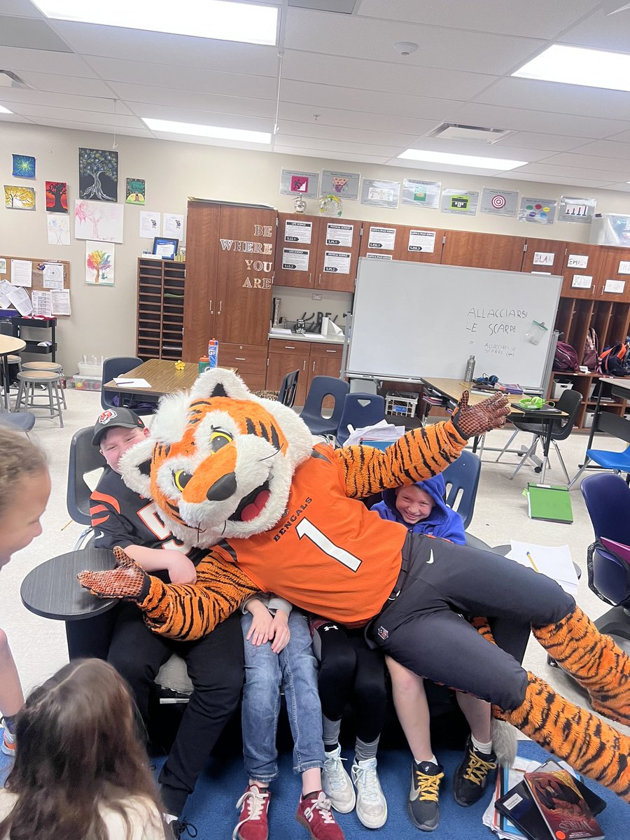 Guess WHO decided to stop in for some 5th grade math? WHO DEY, that’s who! <a href="/FHSchools/">FHSD</a> <a href="/WilsonElem/">Wilson Elementary</a> After he left they asked, “Was that the REAL one?” Yes! “OMG, I’m never washing my hands again!”