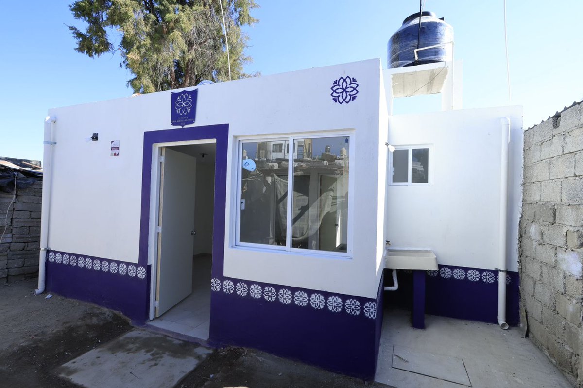 LorenaCuellar's tweet photo. Hoy entregamos viviendas en
3 modalidades a familias en situación de vulnerabilidad de distintas comunidades del municipio de #Tlaxcala para que tengan un hogar digno.🏘️
🔗 https://t.co/JuJfvR6LXd https://t.co/Z2EBGS6oDQ