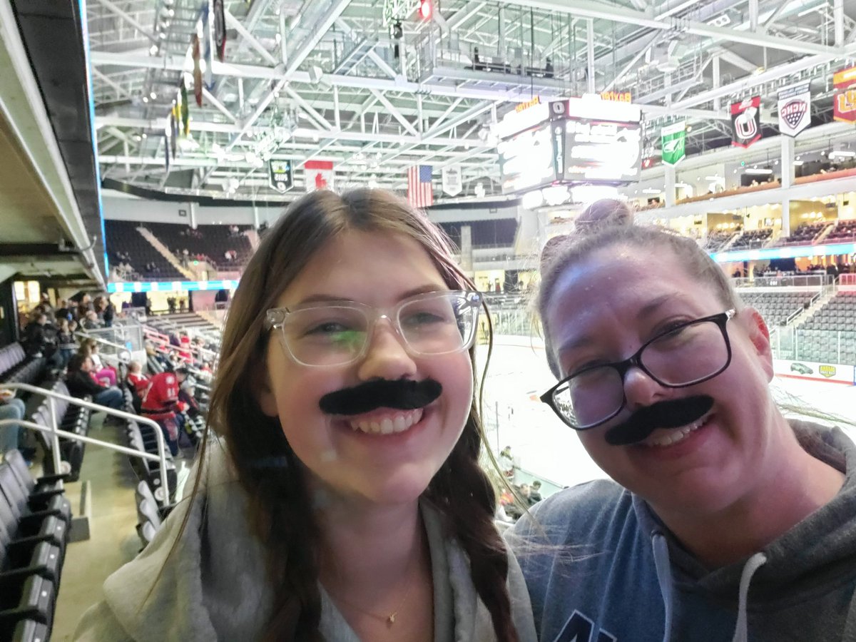 rogueflynn51's tweet photo. Hockey night with da godfatha
#omahahky https://t.co/A3vXSqweqC