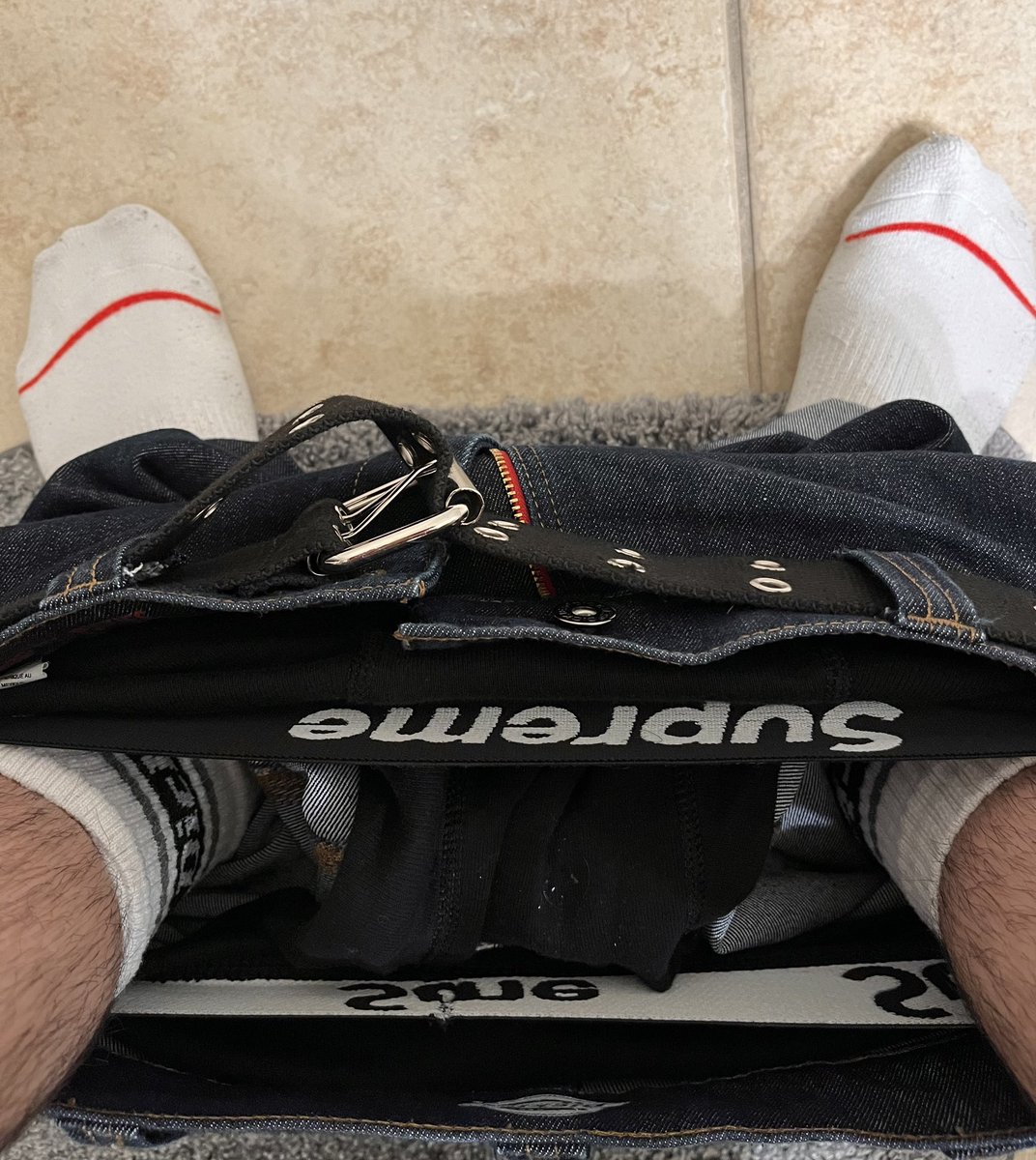 jaxskates7's tweet photo. supreme underwear is my favorite🔥 #usedboxers #sagging #wornboxers #selling https://t.co/FuZBtYltWa