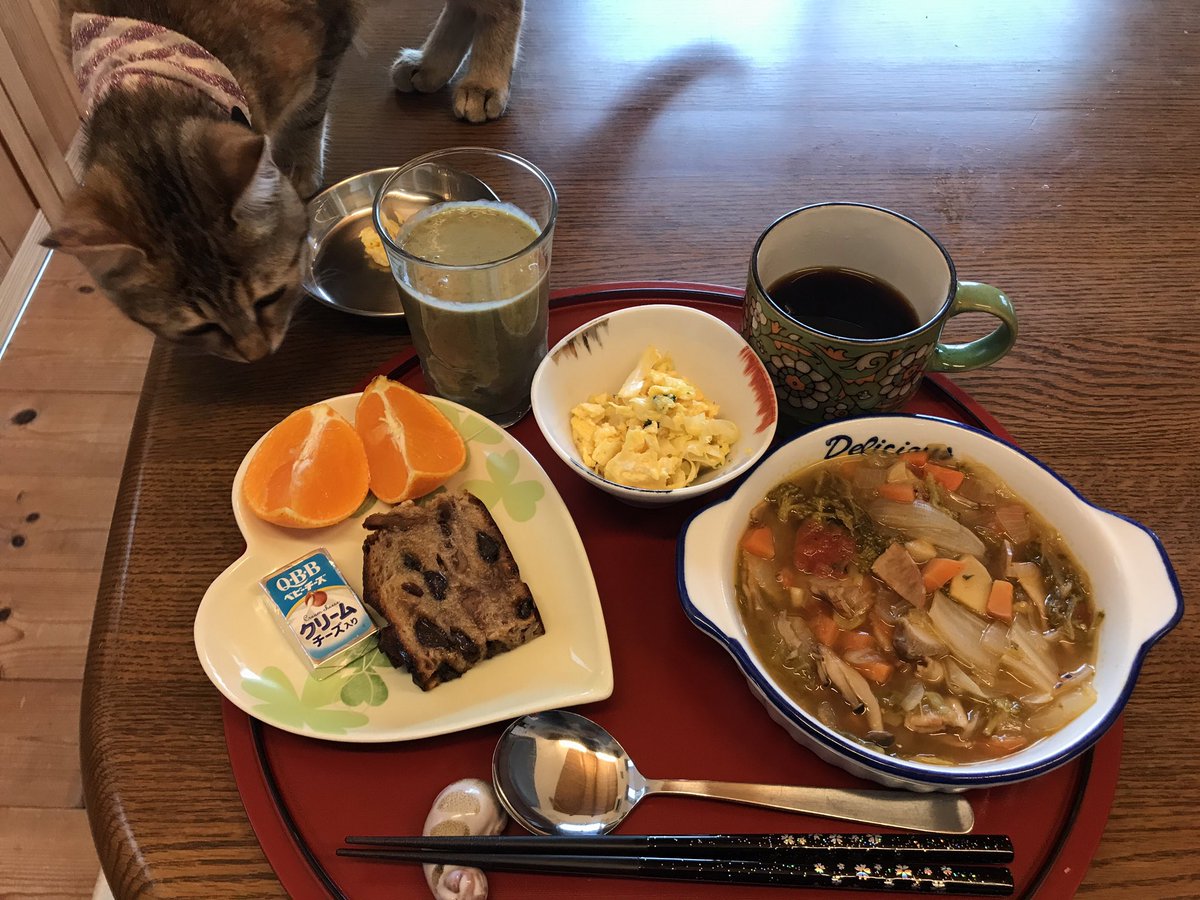 taruwoshiru14's tweet photo. #幸せな朝食
辻 ノワレザン
🧀in Cream🧀
#西岡さん家のみかん園 #愛果28号
赤キャベツ ルッコラ 🇮🇹パセリ🍌レタス湧水ヨーグルトスムージー
炒り卵inパセリ＆キャベツ
#サザコーヒー #グァテマラ 滑川湧水
昨日の冬のジンジャーミネストローネ

🍄以外野菜果物自採率100%

良い #JML5 は
良い朝食から https://t.co/cwTXoY3Oun