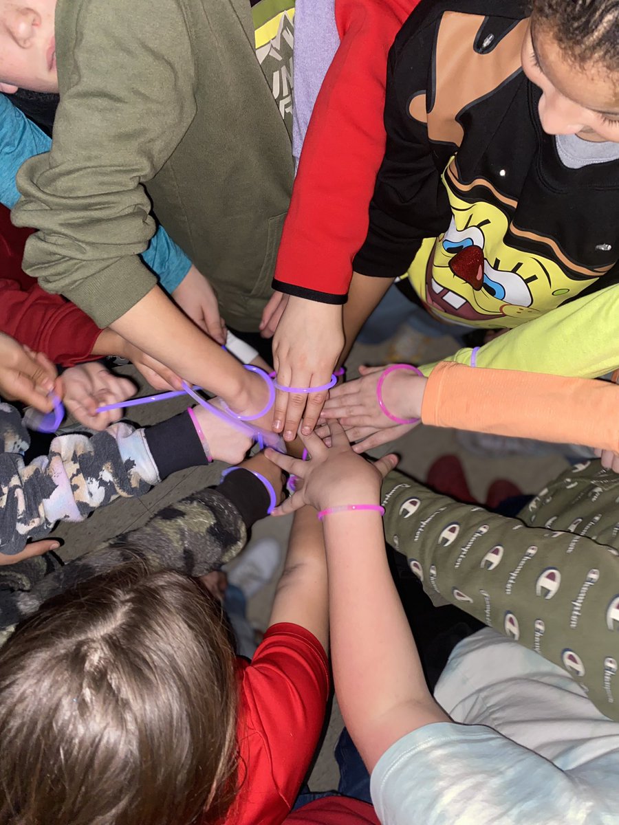 ReichardKristi's tweet image. Told the kids if they hit their goal for #springmath we’d get glow bracelets and celebrate! As you can be see they did it! 💙💛@ELCOmathcoach @BarbDavis2311 @ELCOSchoolIS