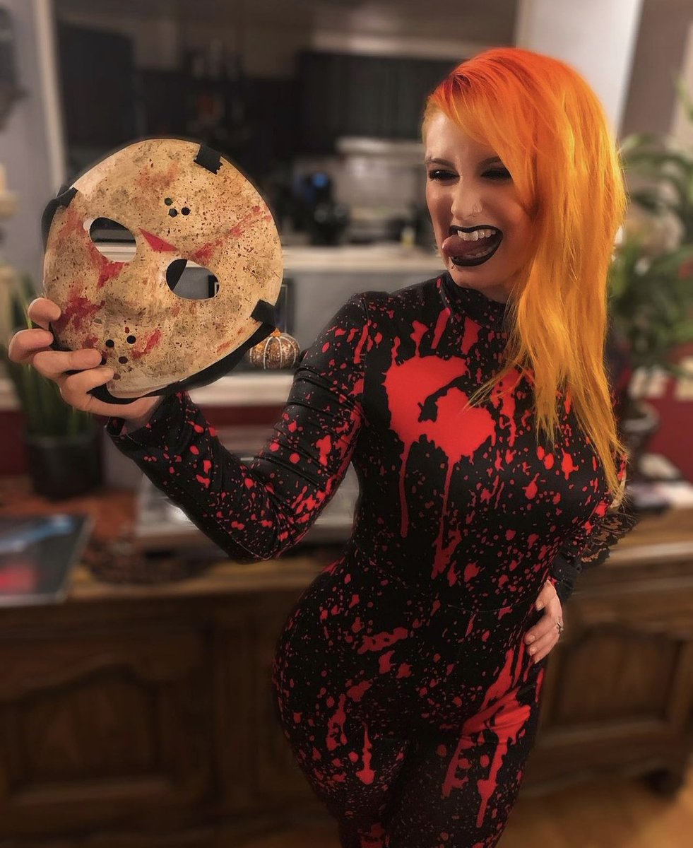 Happy #FridayThe13th 
How are you celebrating?
#VIBE #fridaymorning #gothgirl #gothmodel #horrorgirls #OOTD #horrorgirls