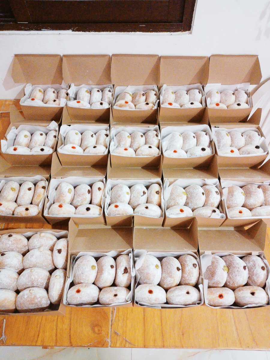 AIADigibuy's tweet image. #Bomboloni is an Italian filled doughnut traditionally made with a sugary crust and a creamy pastry filling  🍩