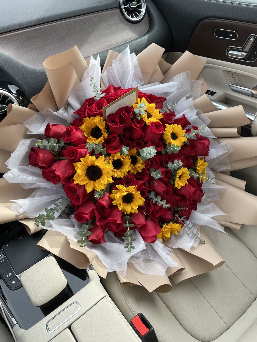 petaltique's tweet photo. I can buy myself flowers 🌹✨ https://t.co/H76Y3QpqW7