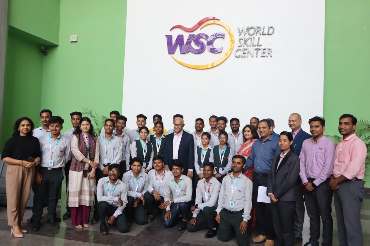 AlkaMisra_OSDA's tweet photo. 𝐅𝐥𝐲 𝐡𝐢𝐠𝐡 𝐚𝐧𝐝 𝐤𝐢𝐬𝐬 𝐭𝐡𝐞 𝐬𝐤𝐲 !!

Team @WorldSkillCentr wished great success to the 24 bright &amp; energetic students selected for 6 months of paid Internship in #Singapore as a first step towards an everlasting collaboration  between ITEES, Singapore and WSC. https://t.co/ZXYuYOEGVt