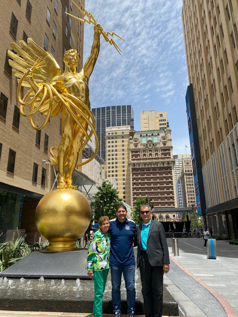 maxherrera_Dall's tweet photo. @ATTDistrict @ATT @josephhaubert Enjoying visit from parent @ATTDistrict @ATT my #lifeatt . Best day ever 💓 https://t.co/6z66WVsc7u