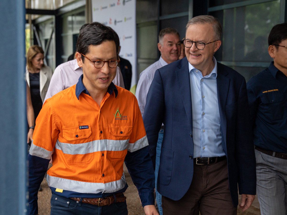 Renewable hydrogen can be used as a transport fuel, for energy, and in manufacturing.

Producing it here will help Australia become a renewable energy superpower, exporting power to the world.