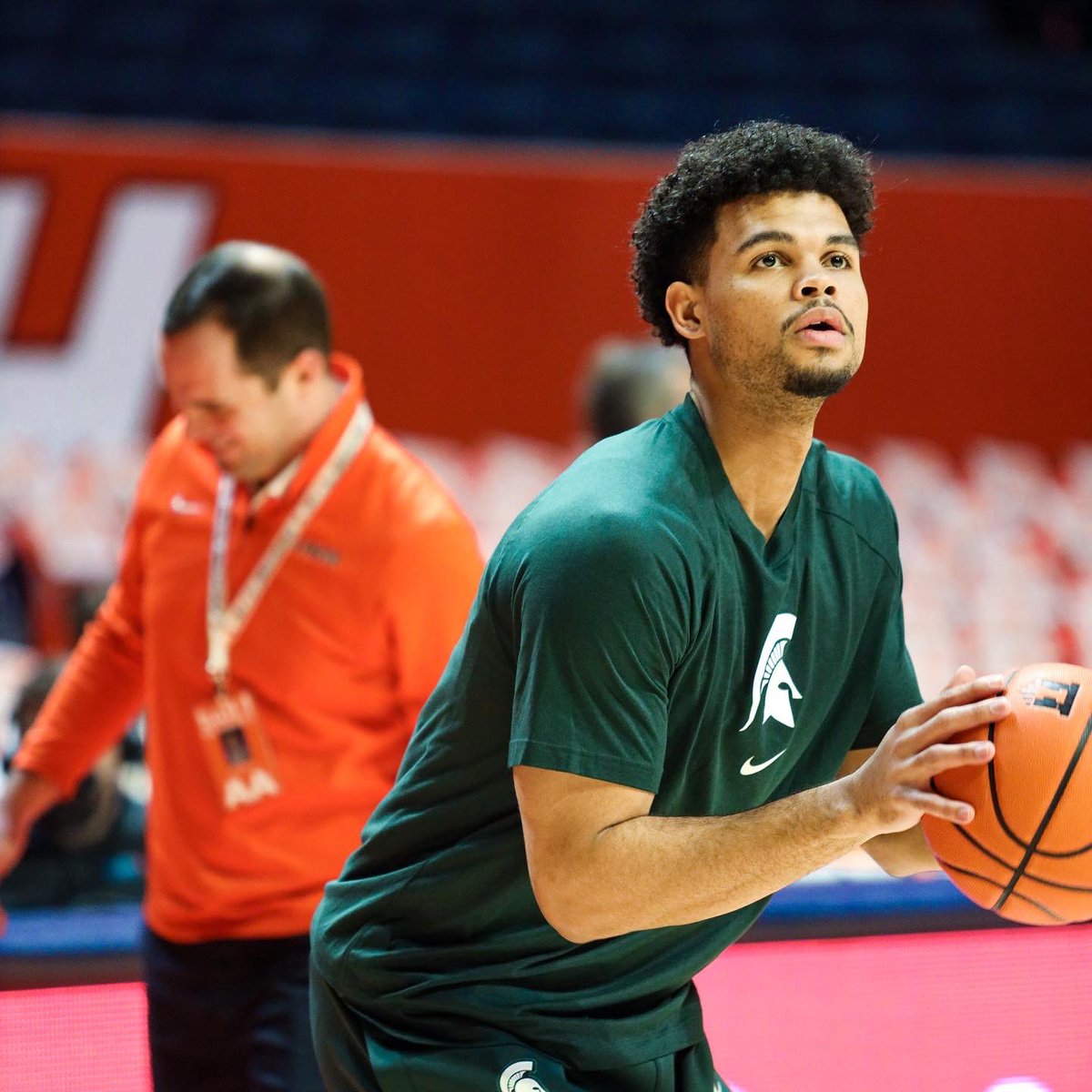 MSU_Basketball's tweet photo. Checking in from the State Farm Center 📍 

Where’s everyone watching from tonight? https://t.co/K6q2HOrx1E