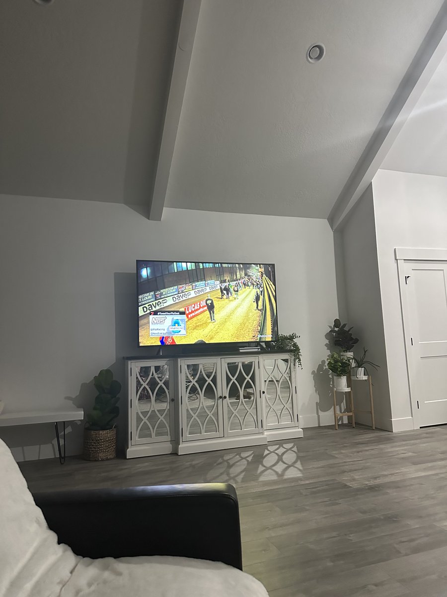 danwwright's tweet photo. #tweetyourfloseat #ChiliBowl https://t.co/cYKnA5EUTA