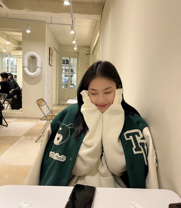 Hoy la fresita de esta casa salió a sorprender a las bellísimas <a href="/darlingirlstw/">𝔾irl’s 𝑫ay !</a>, pero la buena suerte no está de mi lado sin el #𝟷𝟹𝟶𝟷𖦹e𝚕ēction天 porque llegue un poquitin tarde a qué las bonitas me llegaran a #𝑓emaleᏪp𝚛esi𝕕ent my heart

   𝚂traw -- 𝙱ǝrr𝚢  ✩🍥!