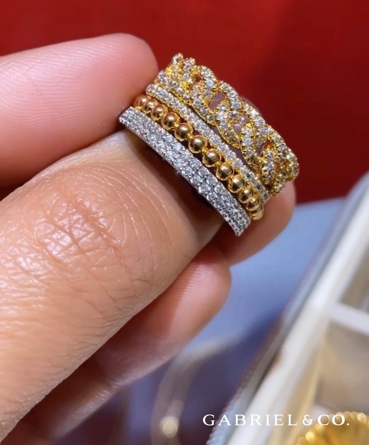 GabrielCoNY's tweet image. A layered diamond band that gives the look of several rings in one. Jump start your stack!

gabrielny.com/14k-white-yell…

#layeredring #widebandring #diamondring #goldring #yellowgold #whitegold #beadedgold #chainlinkring