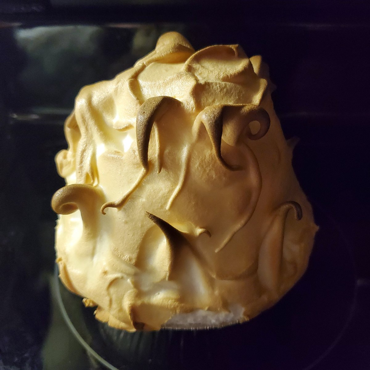 lisa_mactv's tweet photo. Lemon meringue pie. Now THAT'S a meringue mountain 🤤 Got it from a local place called #flavoursofmontreal #airdrie #Calgary #foodspots #topnotch https://t.co/DYDpL0uYmo