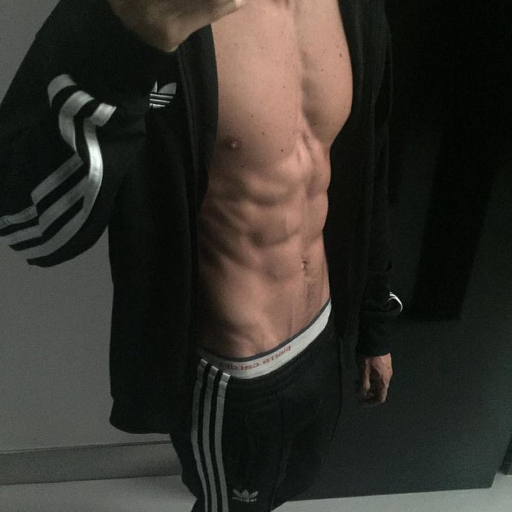 AlexisM89529097's tweet photo. Hace un poco de calor no creen 🥵 #Claramente #chupchupkings2 #Pique #NapoliJuve #chupchupkings2 #chupchupkings2 #Claramente #NapoliJuve #chupchupkings2 https://t.co/rbCkKbBXpj