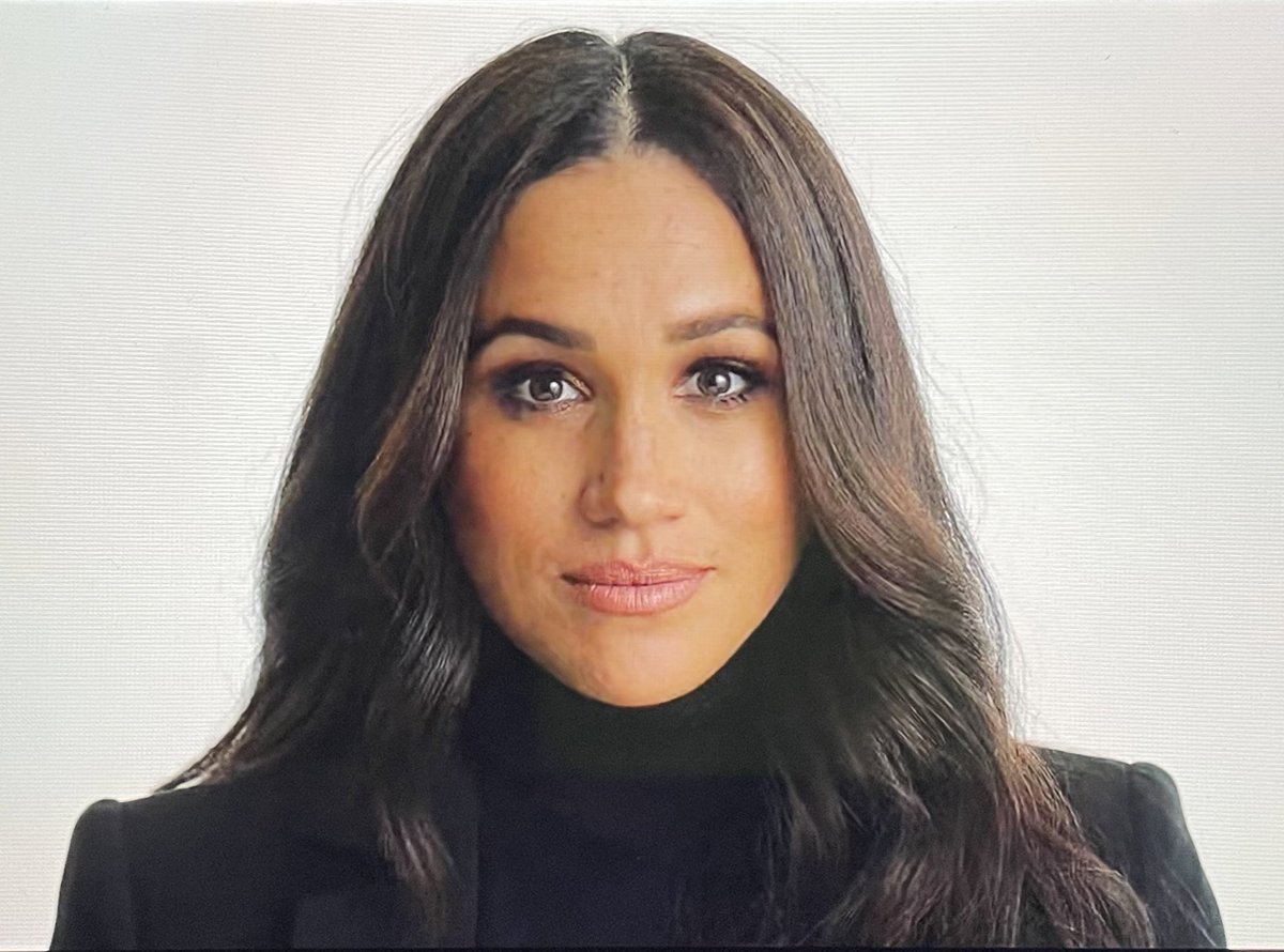 TvKhaleesi's tweet image. These white women hate the fact Doria is a highly educated social worker who made sure Meghan knew her self worth, got a higher education, worked hard, and knew to give back while their fav’s mother was teaching her daughter the art of husband hunting &amp;amp; settling for less.