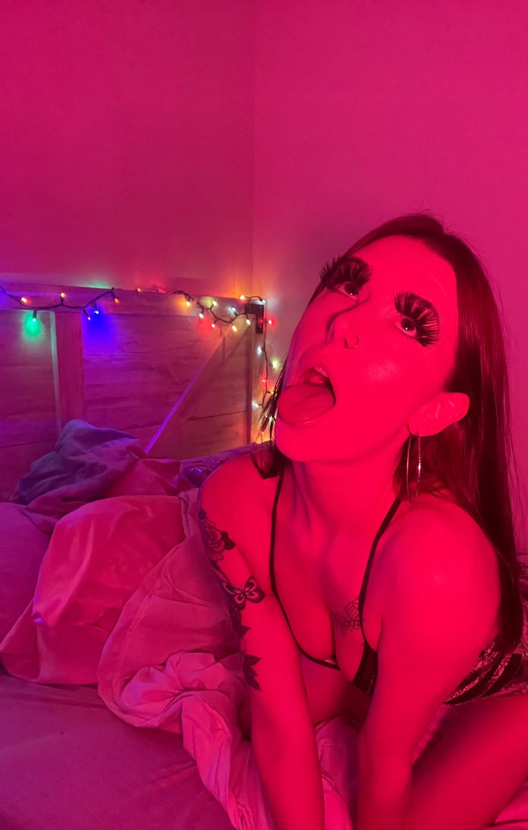 itsfknbree's tweet photo. onlyfans on sale !! https://t.co/rdcxcYlire https://t.co/cLANckWoGi