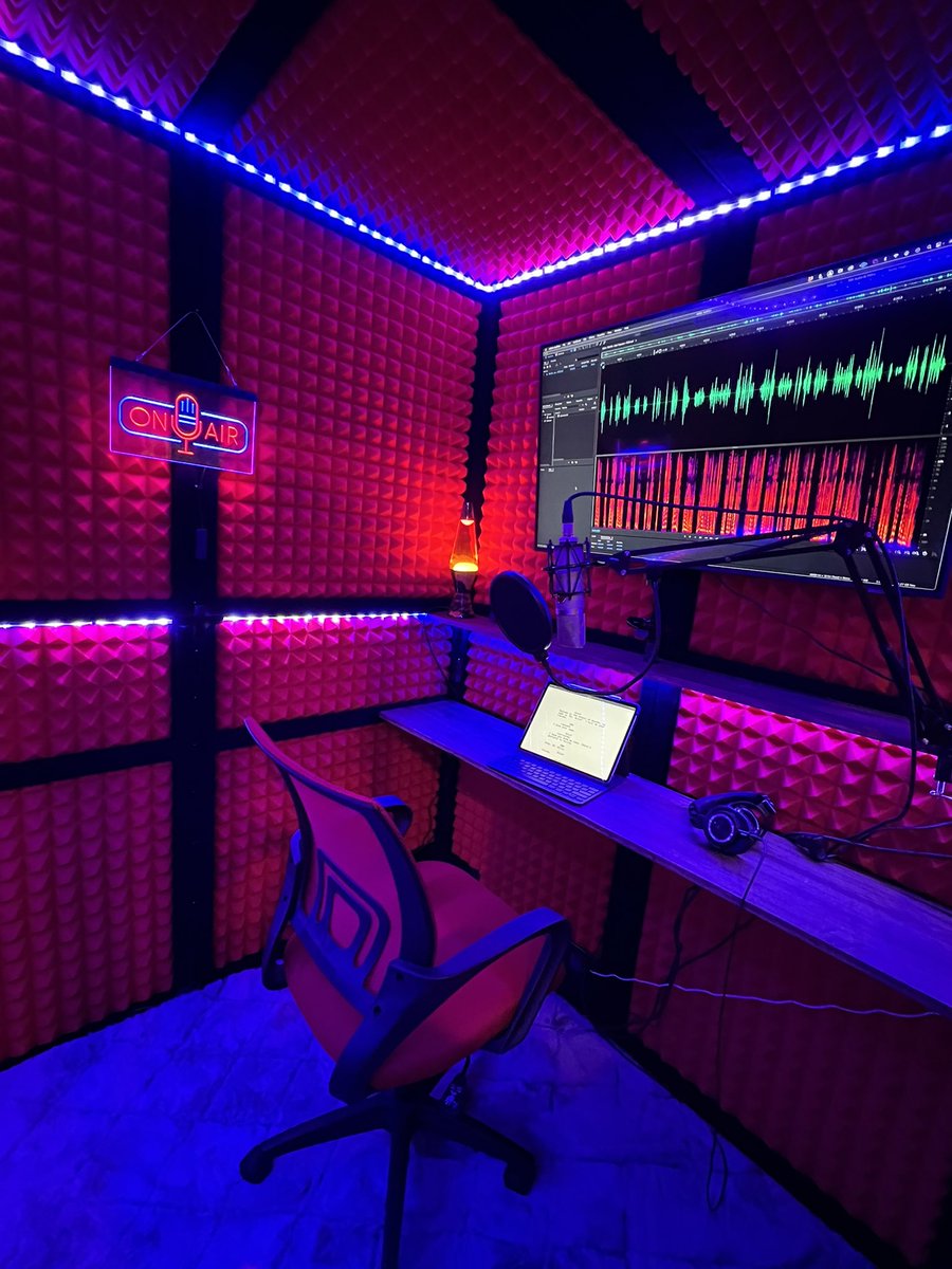 Here’s to getting inspired in the place we call home! 🎙️Show me what your little corner of creativity looks like - drop you home studio pics in the comments! #voiceover #homestudio #mojave #neumann #universalaudio #inthebooth