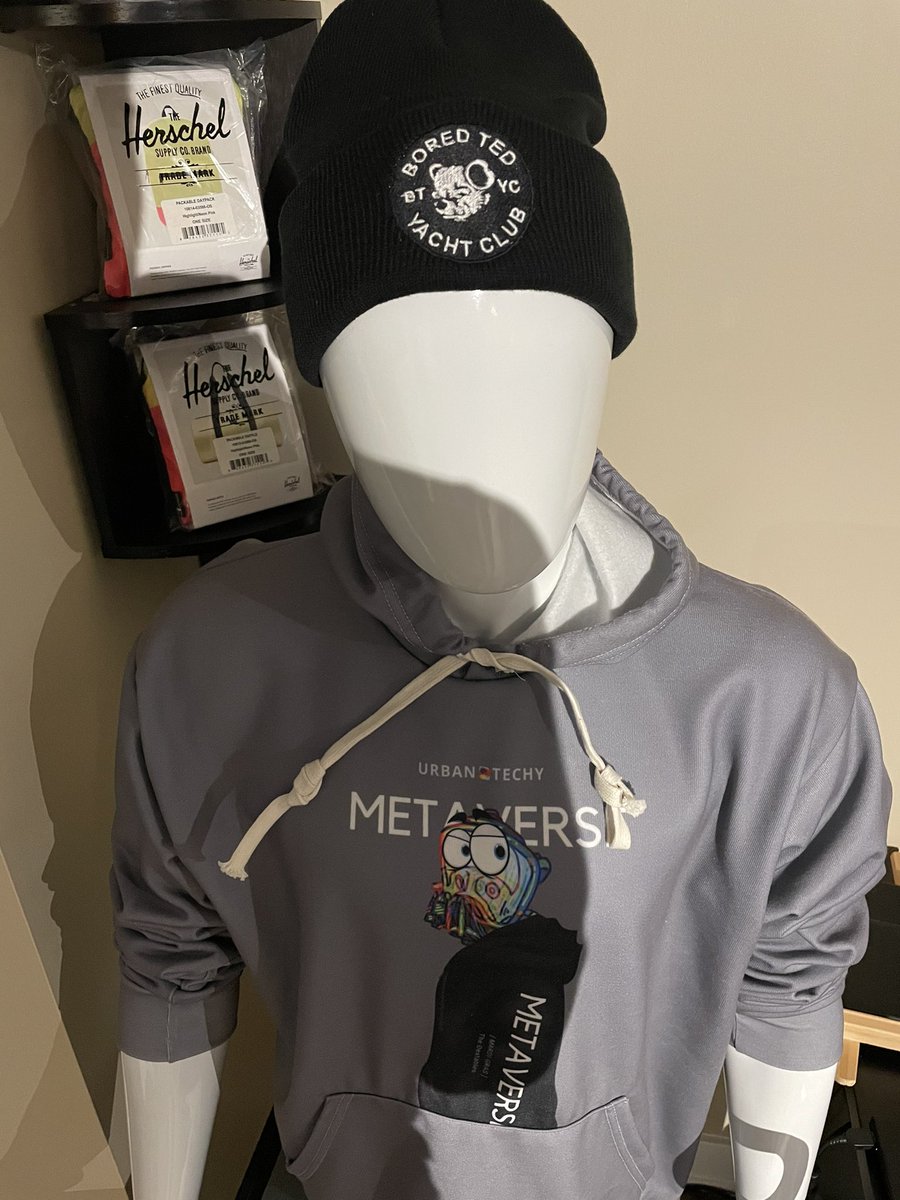theurbantechy's tweet photo. @BoredTedYC Vibing with the #bytc bear gang! Got a little merchy merch action! Techy is hear for the community! 💙 #Web3 #pimpin and prison suits! Beanies are here https://t.co/lS80iMaiF7