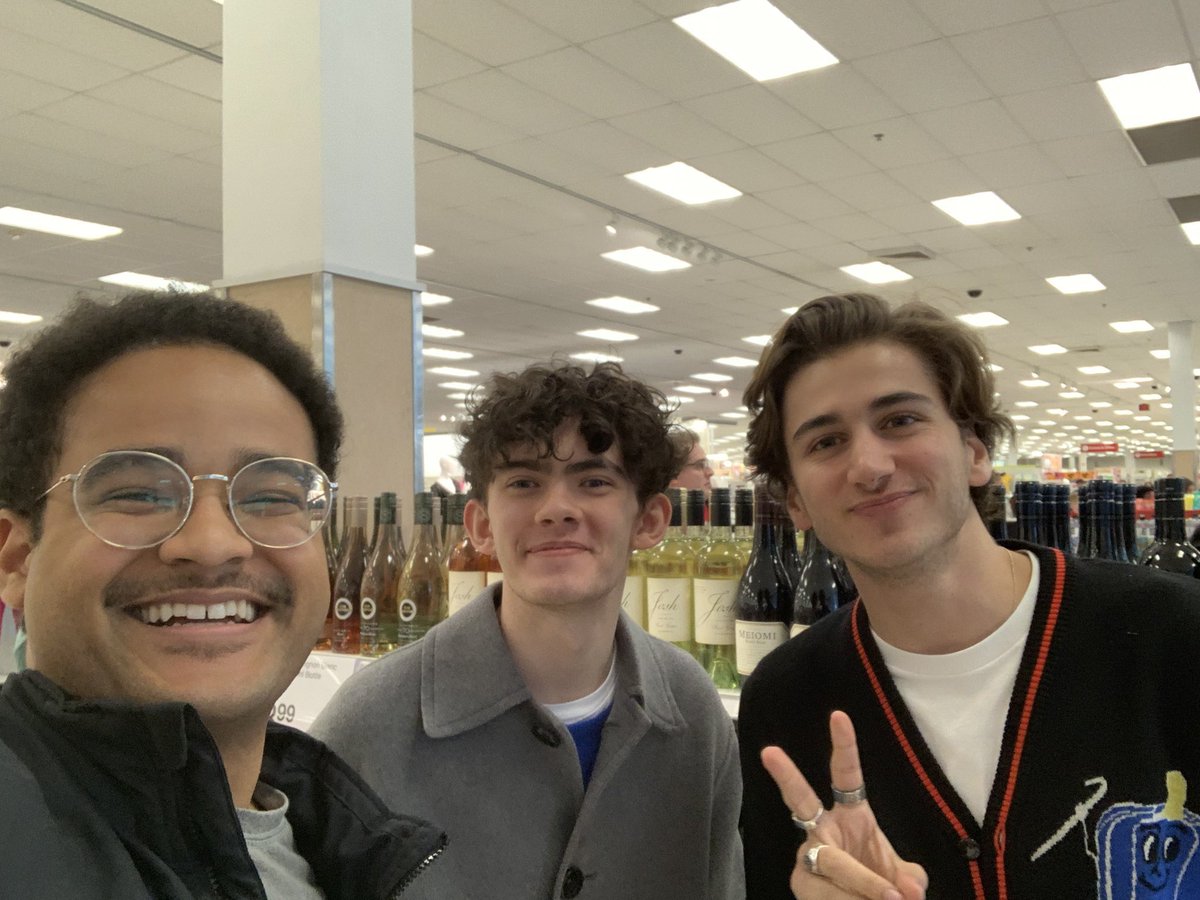 infojoelocke's tweet photo. ACESSÍVEIS! Joe e Sebastian hoje mais cedo em Atlanta. 🤩 https://t.co/xcTzBEAzmQ