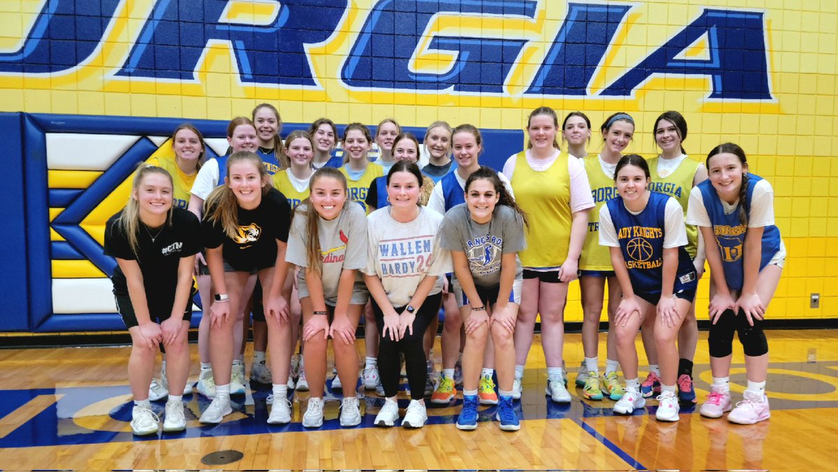 So lucky to have this group of outstanding alumni stop by practice today! #AllGrownUp #Idols