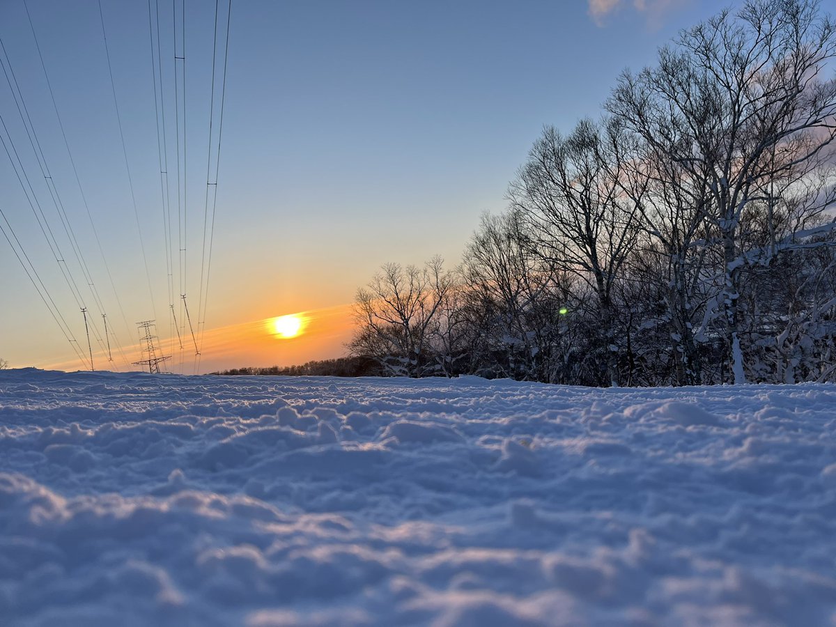 chii_genso's tweet photo. ぐっばい北海道✈️
今シーズンは、あと一回かな🏂
今日か明日からゆるっと元素も再開…
毎日飲み過ぎ食べすぎたのでジムも頑張ろおおお🫠 https://t.co/2dVCniuVsG
