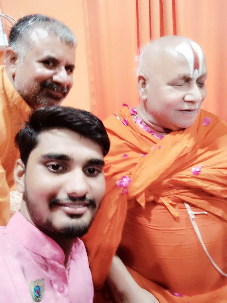 MayankM59's tweet photo. T-1172 ||नमो राघवाय||पूज्यपाद श्रीजगद्गुरुदेव भगवान् जी को 74वें  प्राकट्य दिवस की हार्दिक बधाई धर्मचक्रवर्ति महामहोपाध्याय वाचस्पति कविकुलरत्न राष्ट्रपति पुरस्कृत #पद्मविभूषण से सम्मानित आजीवन #कुलाधिपति_जगद्गुरु_रामभद्राचार्य_दिव्यांग_विश्वविद्यालय 
@JagadguruJi
@bageshwardham https://t.co/Xj2077v1mY
