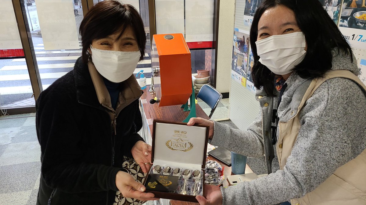 washimashima's tweet photo. むーやさん大好きの燕市の旧吉田町でスイーツイベント開催中です🍰
期間は明日15日(日)まで

スタンプラリーもやっていて先週早速GO！幼少期に吉田町で過ごした1号は懐かしい街並みを楽しむことができました。
そして、ナント！
2号がガラポンでカトラリーGET！2号運強し！

https://t.co/TCNaz8lzQW https://t.co/c54LieD61R