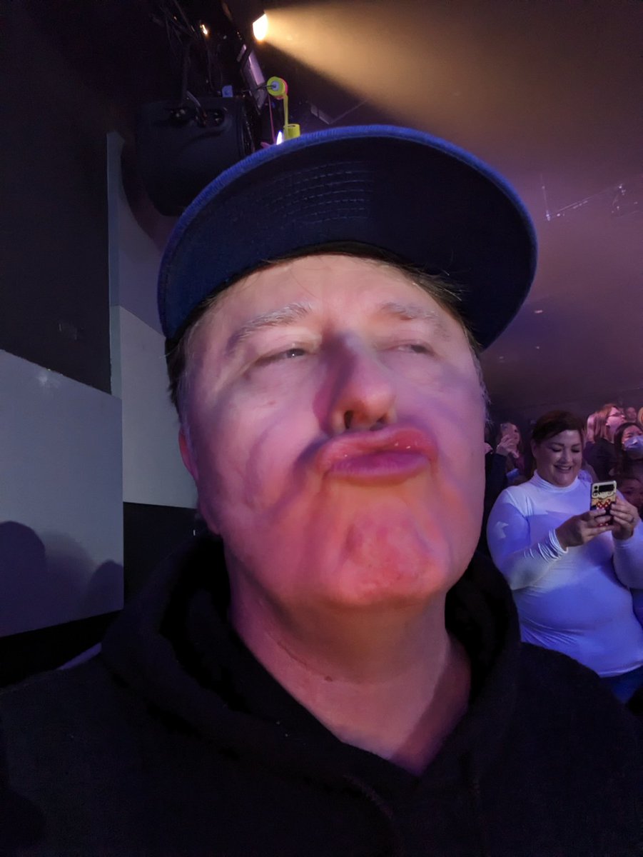 heemes's tweet photo. #bluemanselfie https://t.co/0cKiYaJktK