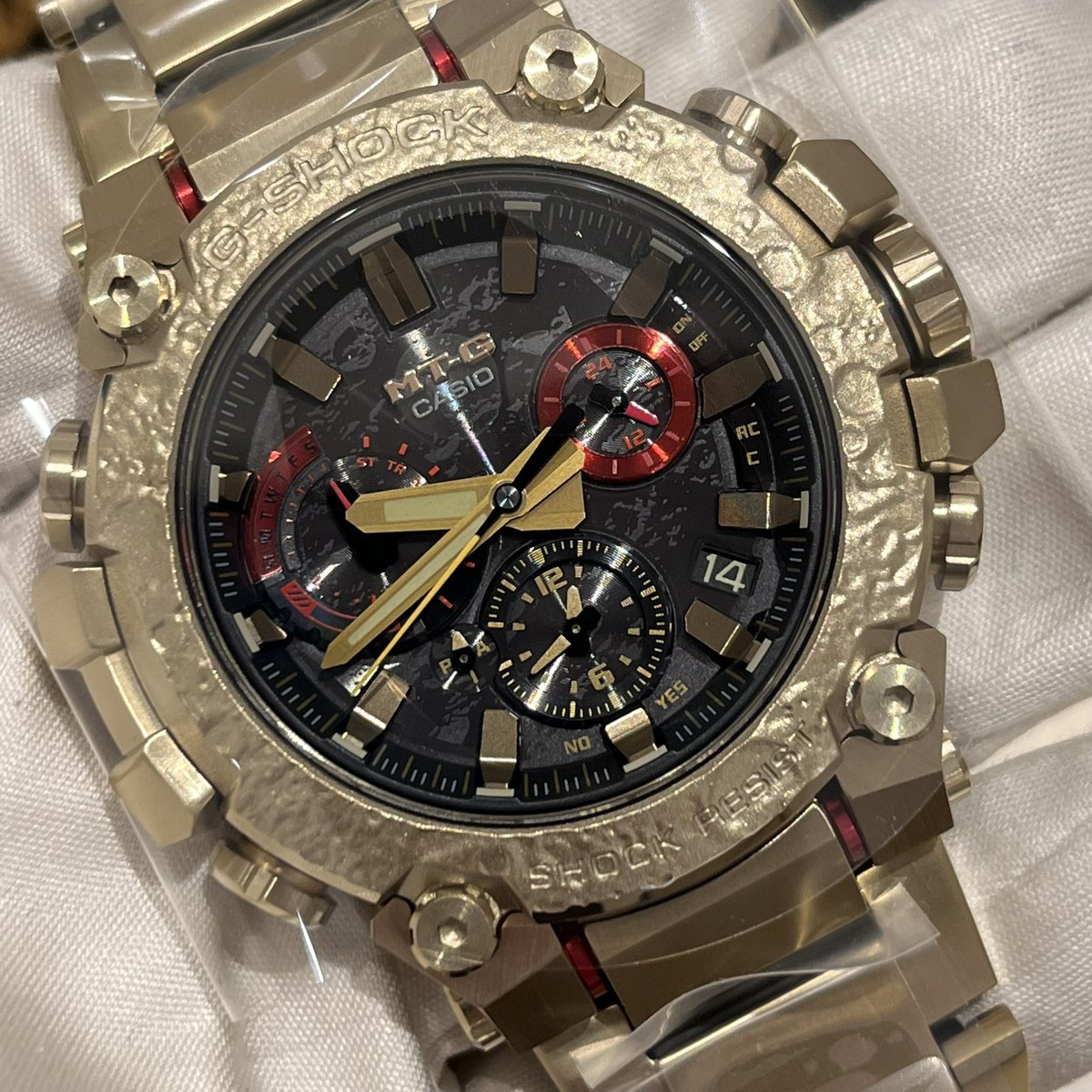 NAKANIWA_WATCH's tweet photo. おはようございます。
待望のMTG-B3000CX-9AJR『月兎』入荷いたしました。
ステンレス仕様で重量感がありかなり良い感じです。

#MTGB3000CX9AJR #月兎 #旧正月 #moonrabbit #MTG https://t.co/iO2BPVASWC